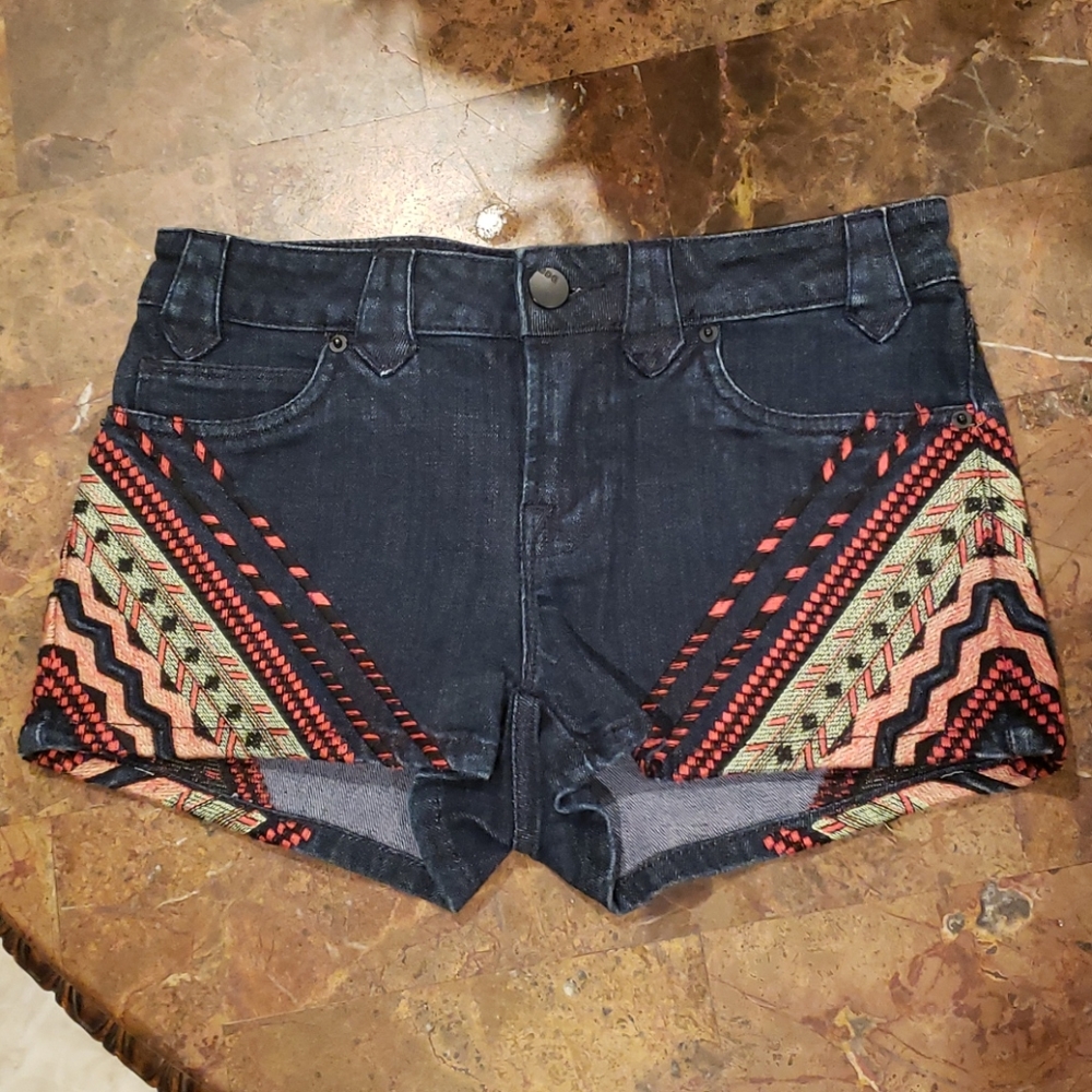 BDG Embroidered Jeans.  SZ 26